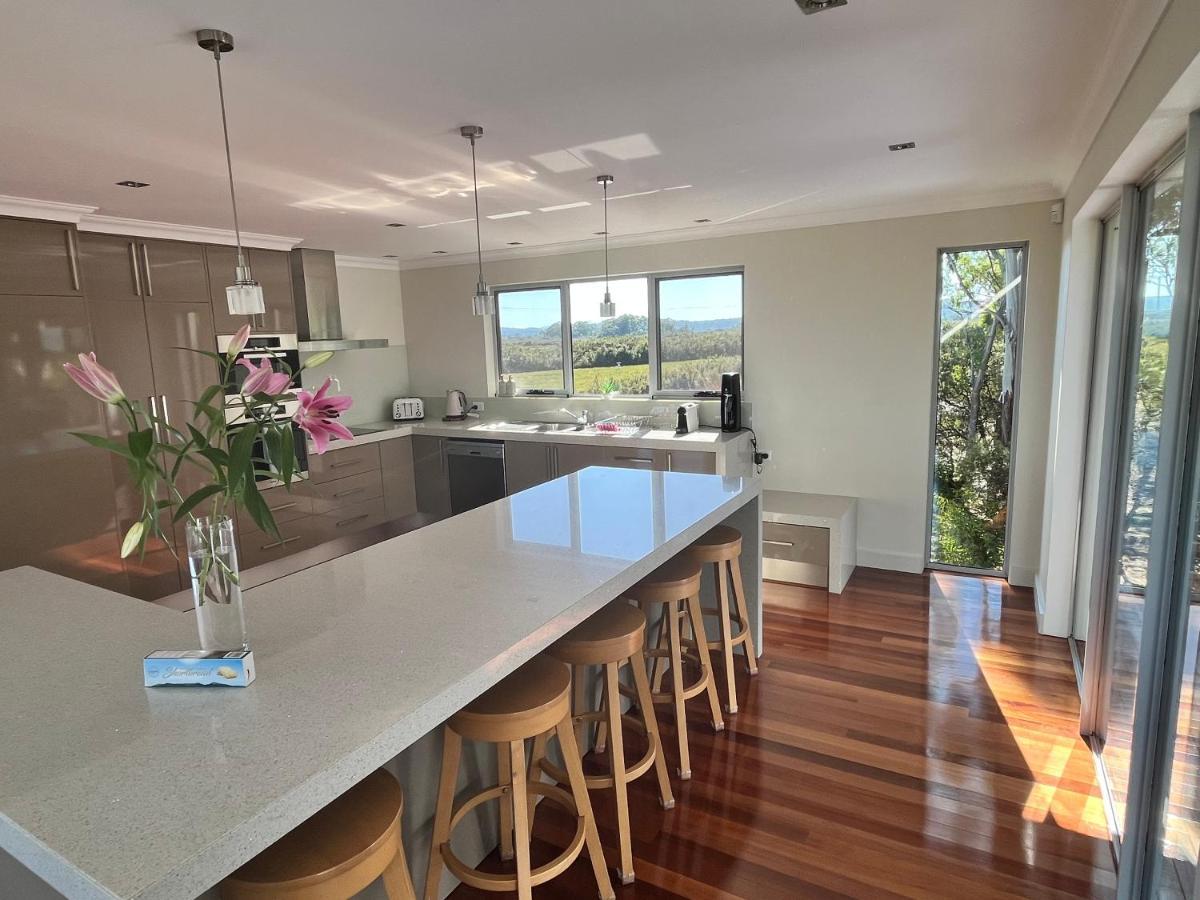 Harbour Lookout Villa Strahan Bagian luar foto