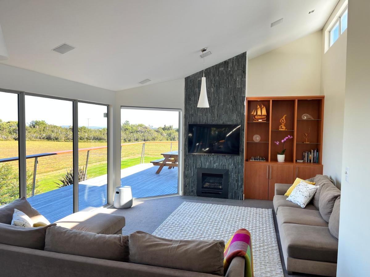 Harbour Lookout Villa Strahan Bagian luar foto